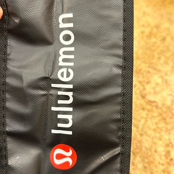 NEW ❤️ LULULEMON REUSABLE BE ALL IN TOTE BAG WITH BLACK HANDLES AND SNAP CLOSURE - Picture 5 of 9
